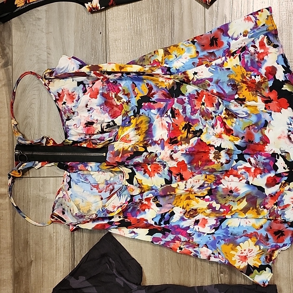 Colorful Women's Tops Collection - Picture 4 of 16